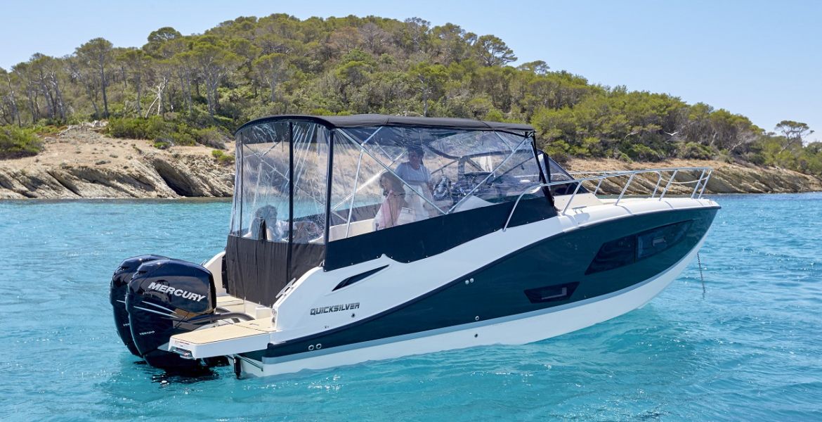 Quicksilver Activ 875 Sundeck