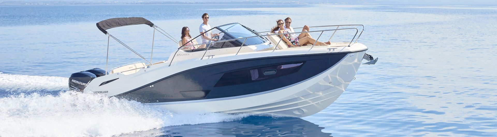 Quicksilver Activ 875 Sundeck